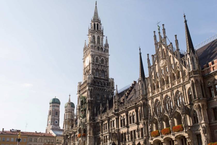 Neues Rathaus und Frauenkirche 74a3307