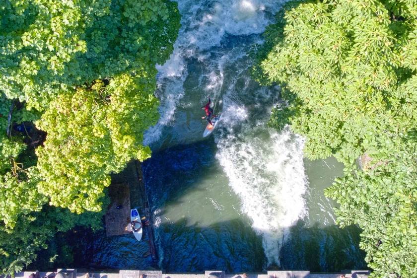 Eisbach Surfer Drohne RE0011