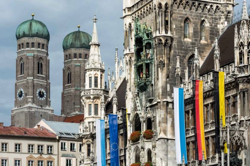 Neues Rathaus und Frauenkirche 2183s