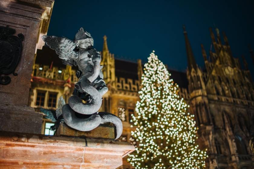 Marienplatz Christkindlmarkt Rathaus dm0314