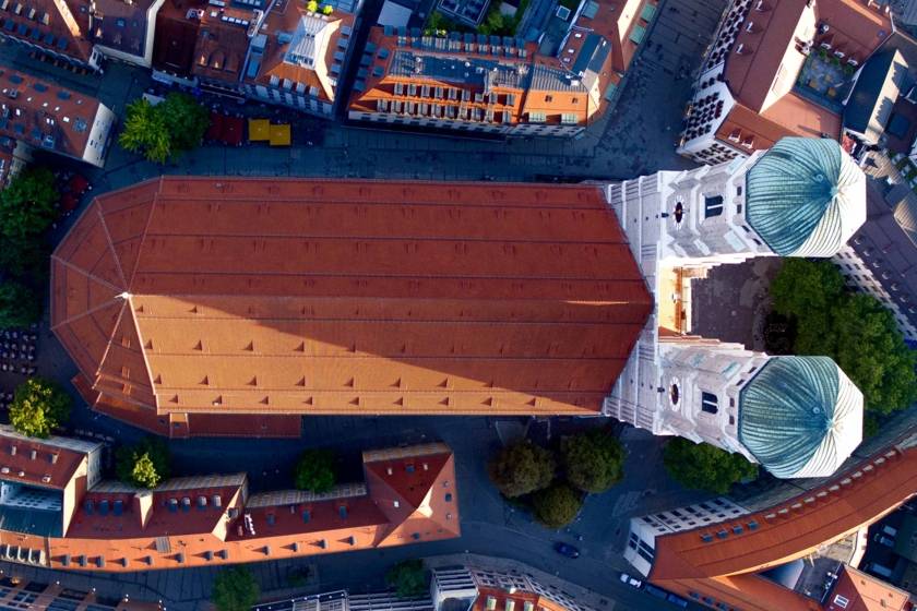 Frauenkirche von oben Drohne RE0019