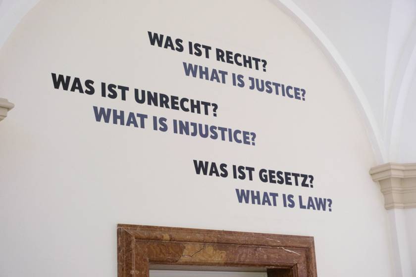 Justizpalast Führung DSF5454 Was ist Recht?