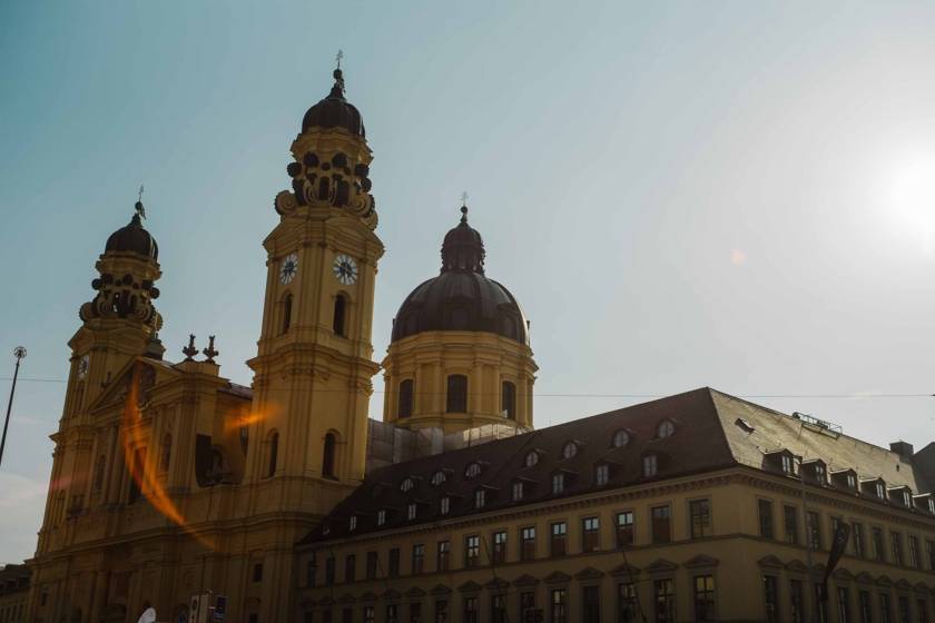 Odeonsplatz Theatinerkirche dm0226