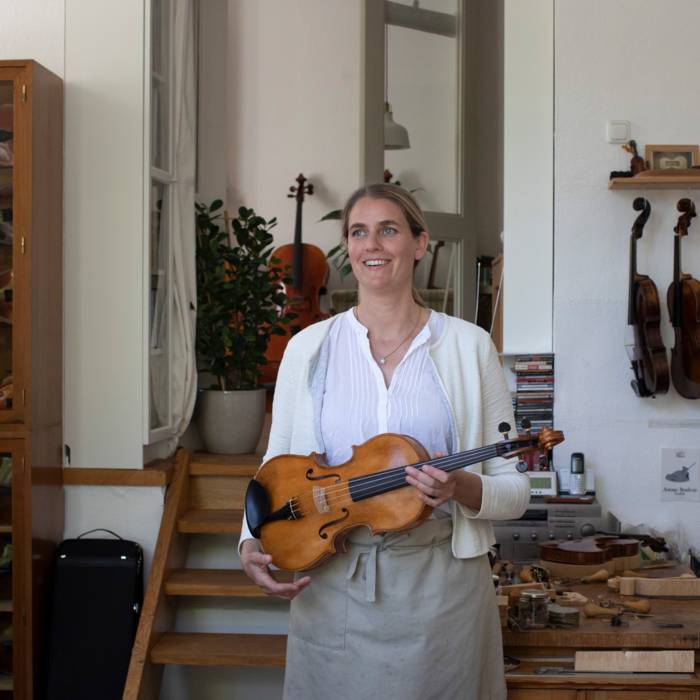 Violin Maker Katharina Starzer Simply