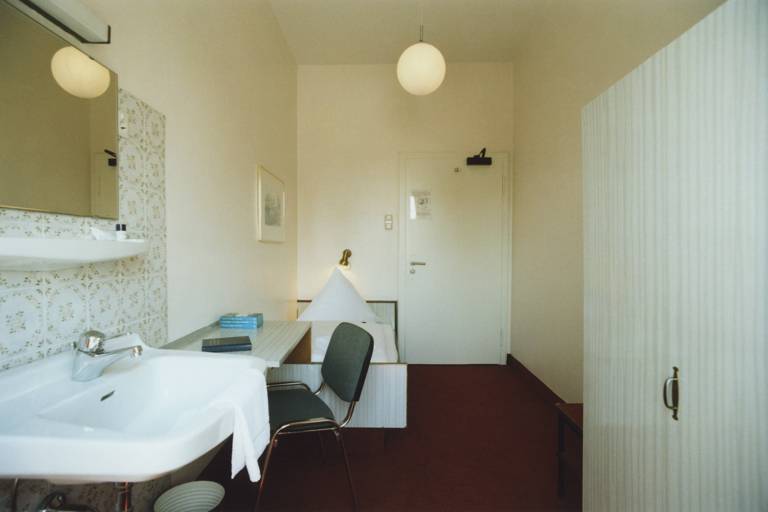 Single room with shared facilities