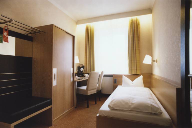 Single room with air-conditioning
