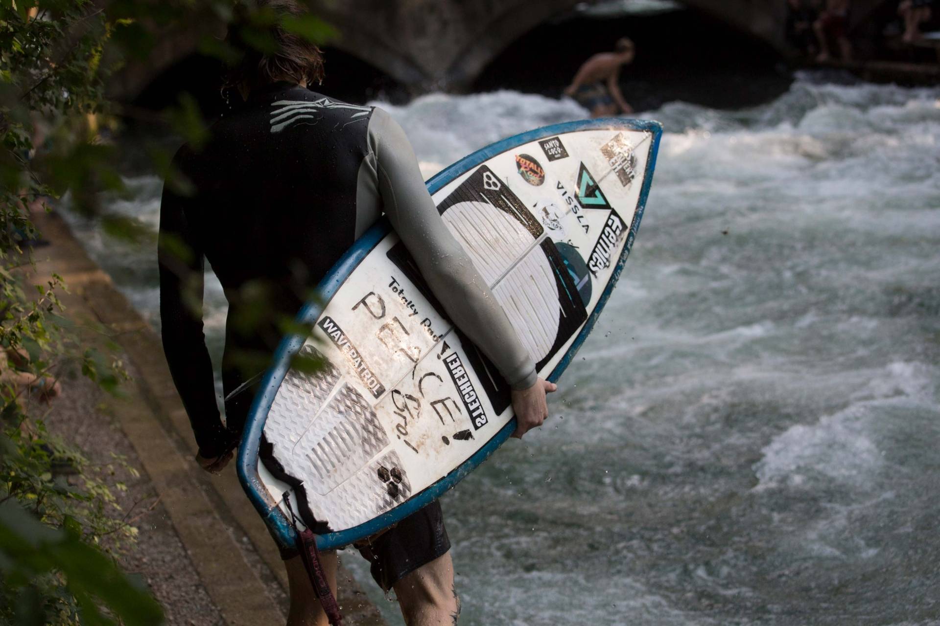 Eisbach river surfing 2025