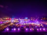 The panorama of the Tollwood Winter Festival from above.
