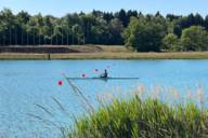 A man rows on the regatta course in Oberschleißheim in the sunshine.