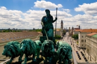 Le Quadriga sur le Siegestor à Munich, photographié d'en haut par un drone.