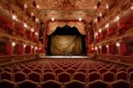 Vue dans le hall vide du Cuvilliés-Theater à Munich.