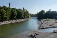 Vista dell'Isar e del Müllersche Volksbad di Monaco.