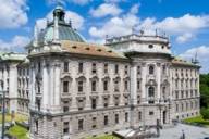 Il Palazzo di Giustizia di Monaco fotografato dall'esterno con un drone.