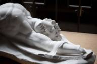 Une sculpture couchée au Musée des moulages d'œuvres picturales classiques de Munich