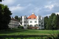 Le château de Possenhofen au bord du lac de Starnberg.