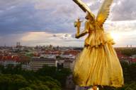 L'angelo della pace a Monaco di Baviera dal lato
