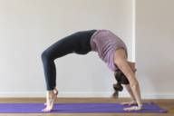 Munich yoga teacher Sandra Zavaglia in the "Donnersberger Brücke" yoga pose