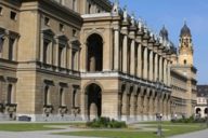 La fachada del edificio de salones de baile de la Residenz am Hofgarten en Munich.