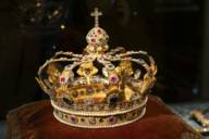 Una corona decorata con croce nel tesoro della Residenza di Monaco di Baviera