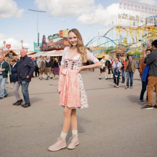Oktoberfest dirndl cheap shop