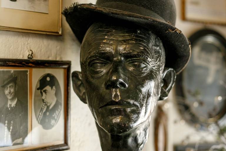 A bust of Karl Valentin in the Valentin-Karlstadt-Musäum in Munich.