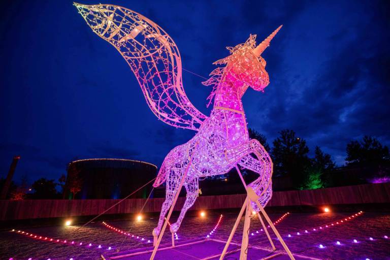 The light installation ''Impressive Pegasus'' in the LUMAGICA light park in Munich.