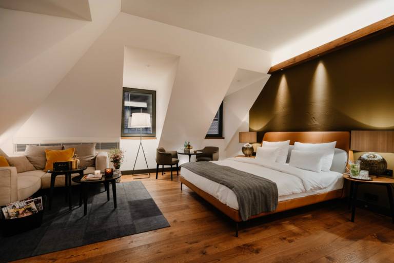 View of the Junior Suite at the DO&CO Hotel am Marienplatz in Munich.