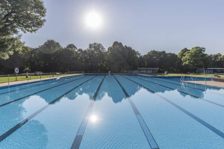 An empty swimming pool in the sun