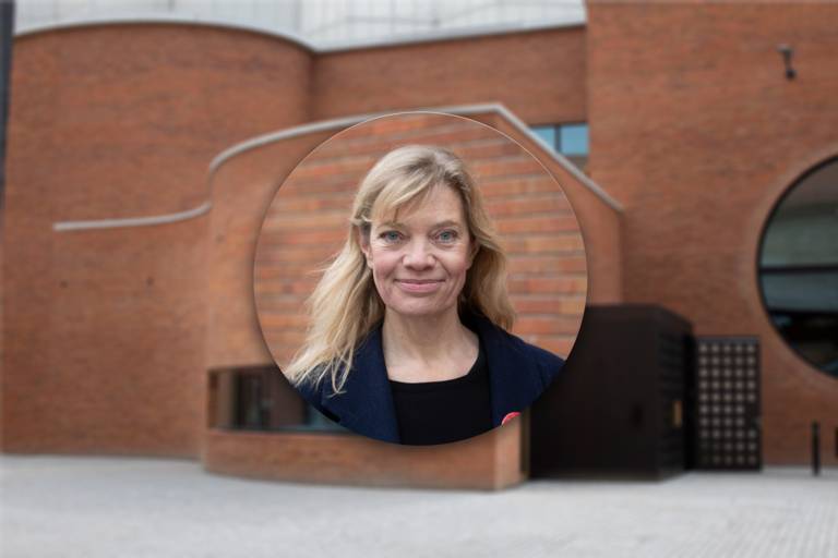 The Munich Volkstheater in the Schlachthofviertel with a picture of Astrid Neubert.