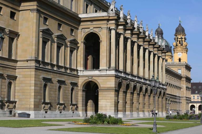 La façade de la salle de bal du Residenz am Hofgarten à Munich.