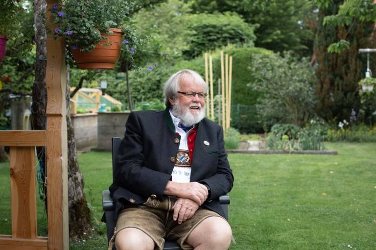 Günter Werner sits in a garden near Munich