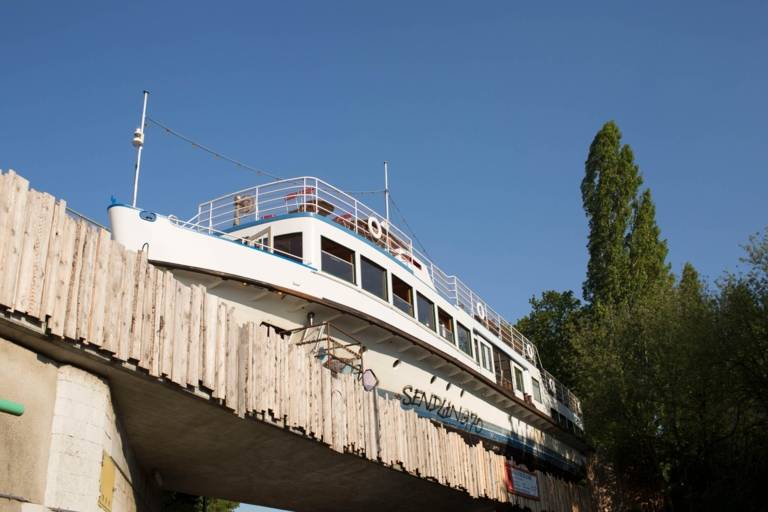 Le MS prononçant sur le pont Sendlinger à Munich